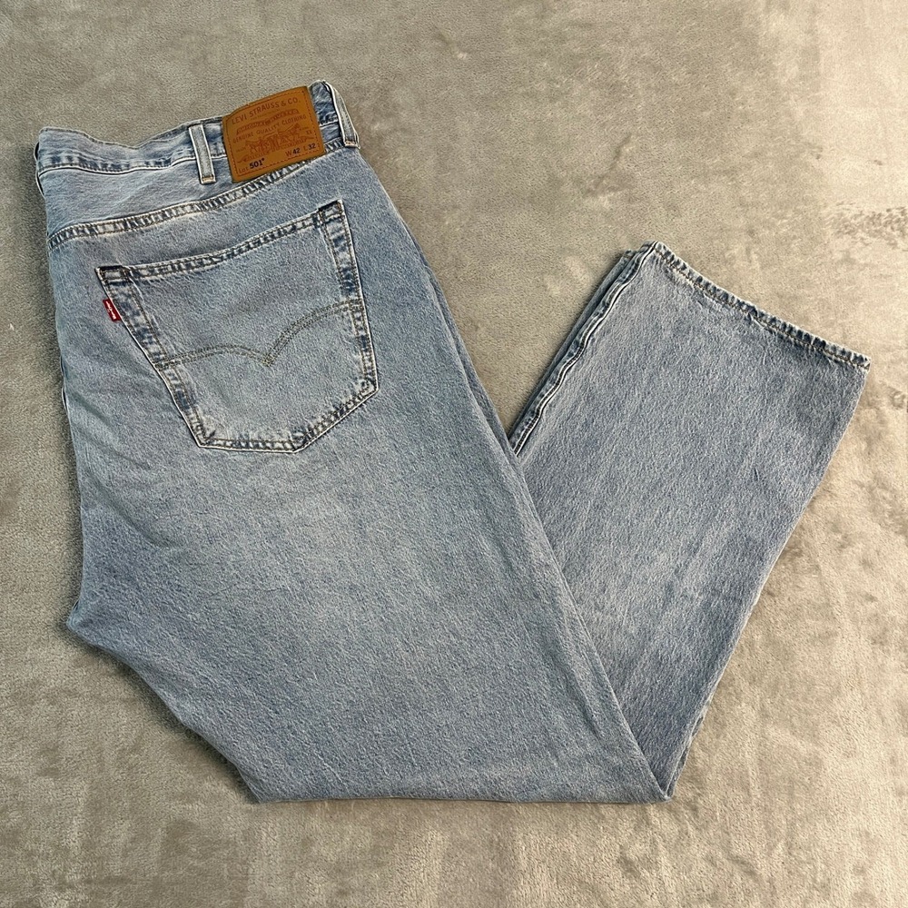 Levis 501 Original Fit Jeans Mens 42x32* Light Wash Premium Stretch Button Fly